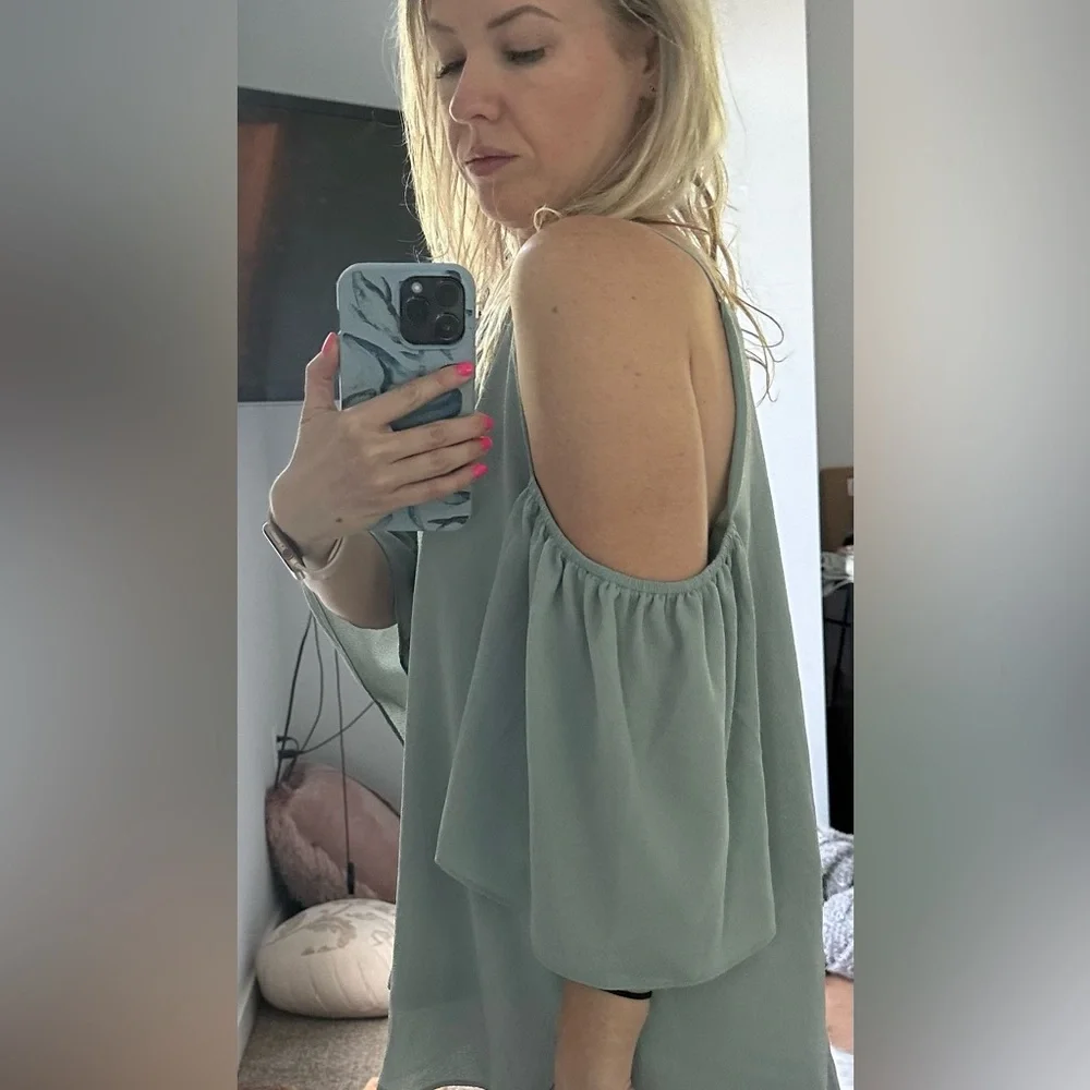 Cold shoulder mint green summer shirt in size M - Picture 3 of 5